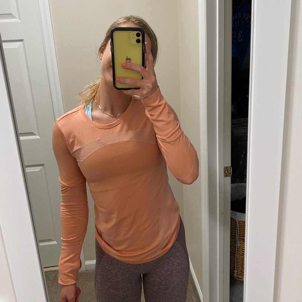 GAP workout shirt
